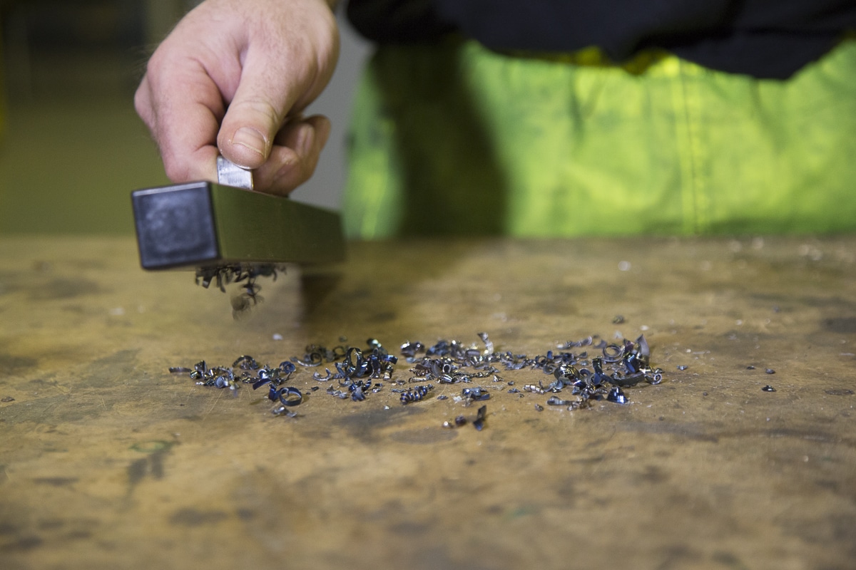 Magnetische Kehrmaschine für Arbeitsplatten